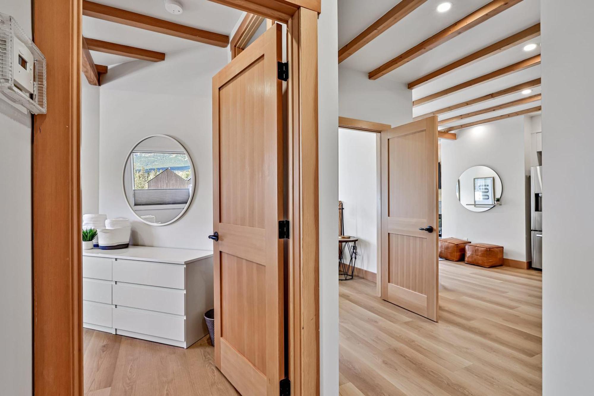 Ravens Crest Lodge - Stunning Views Perfectly Located On Main Street Canmore Luaran gambar