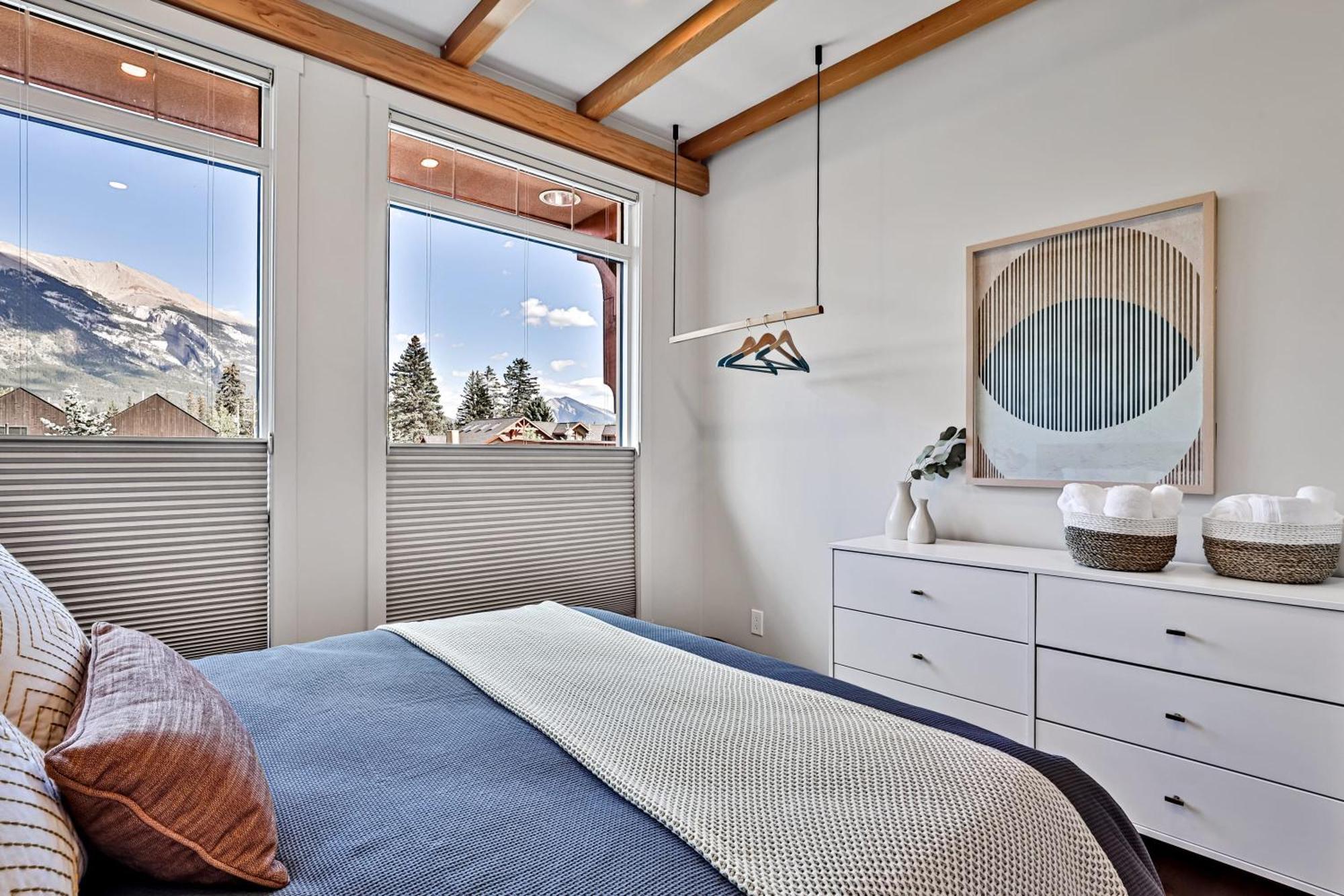 Ravens Crest Lodge - Stunning Views Perfectly Located On Main Street Canmore Luaran gambar