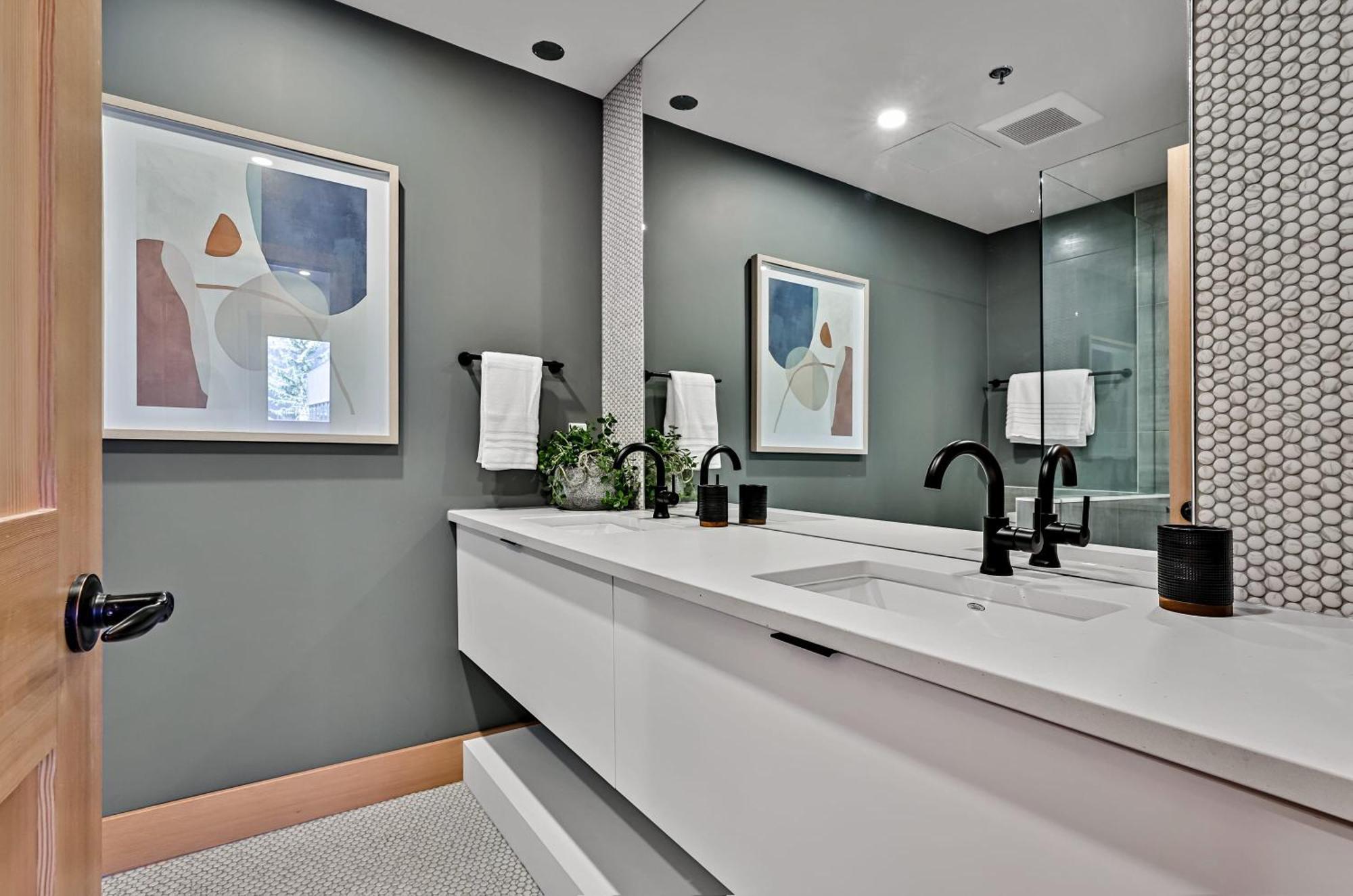 Ravens Crest Lodge - Stunning Views Perfectly Located On Main Street Canmore Luaran gambar