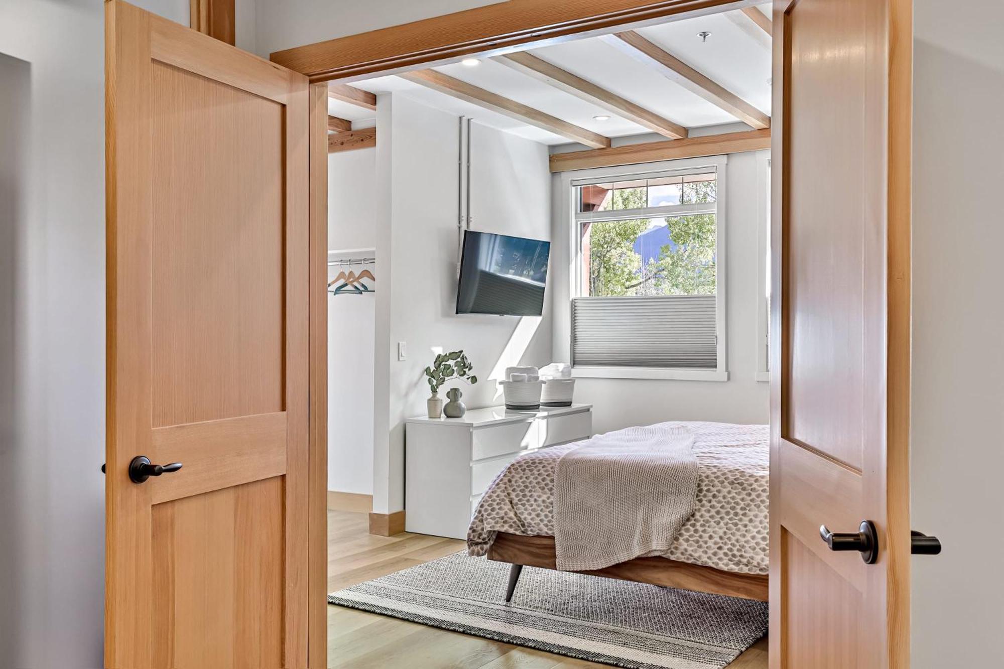 Ravens Crest Lodge - Stunning Views Perfectly Located On Main Street Canmore Luaran gambar