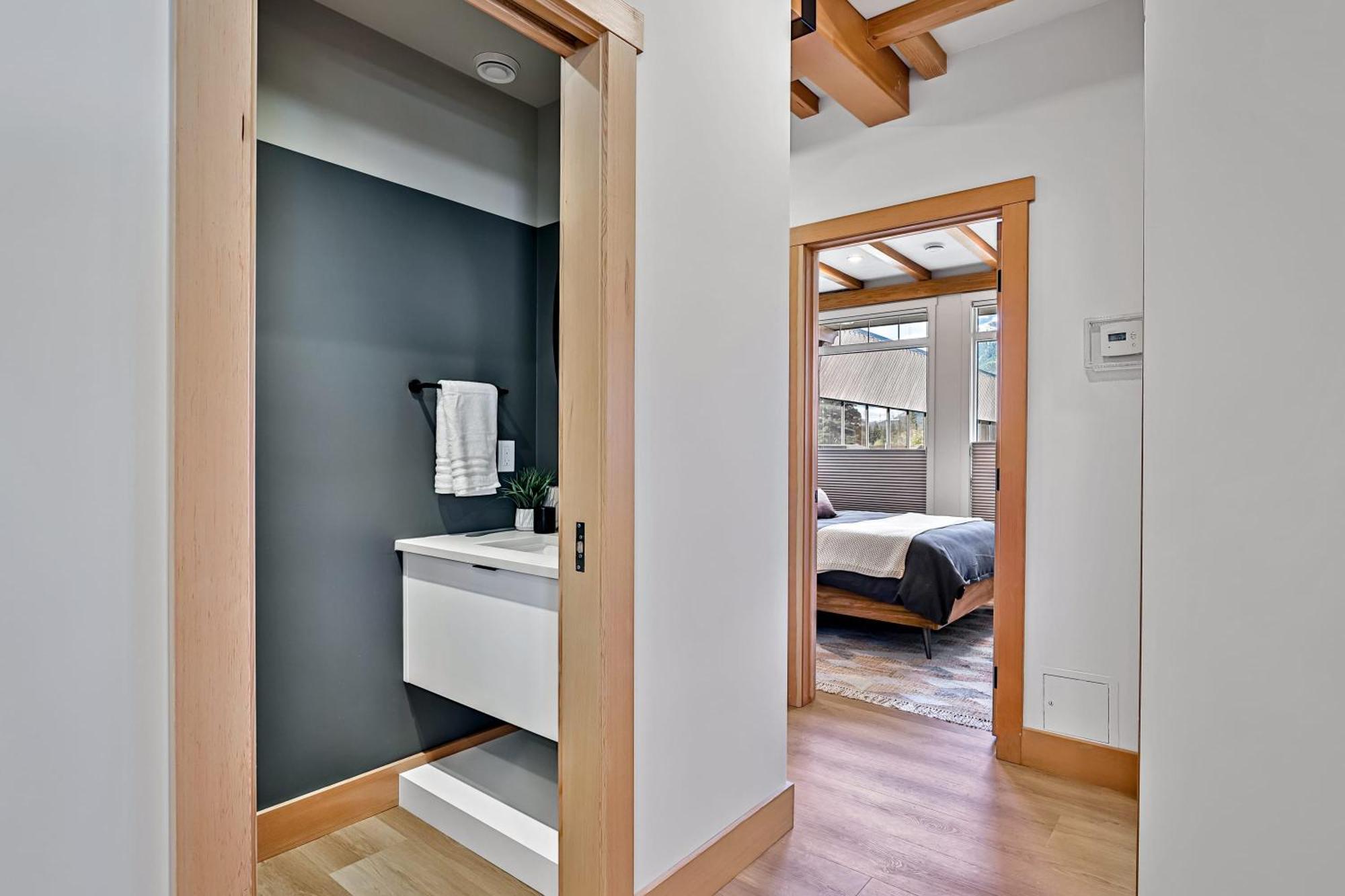 Ravens Crest Lodge - Stunning Views Perfectly Located On Main Street Canmore Luaran gambar
