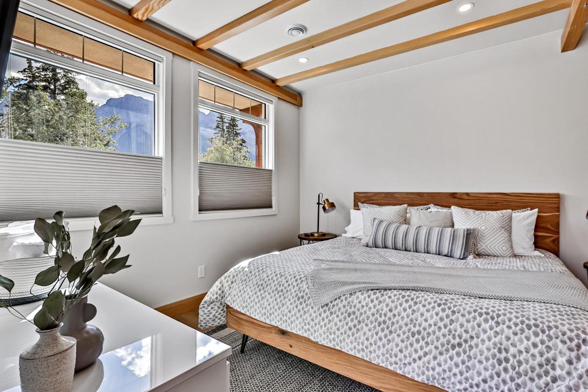 Ravens Crest Lodge - Stunning Views Perfectly Located On Main Street Canmore Luaran gambar