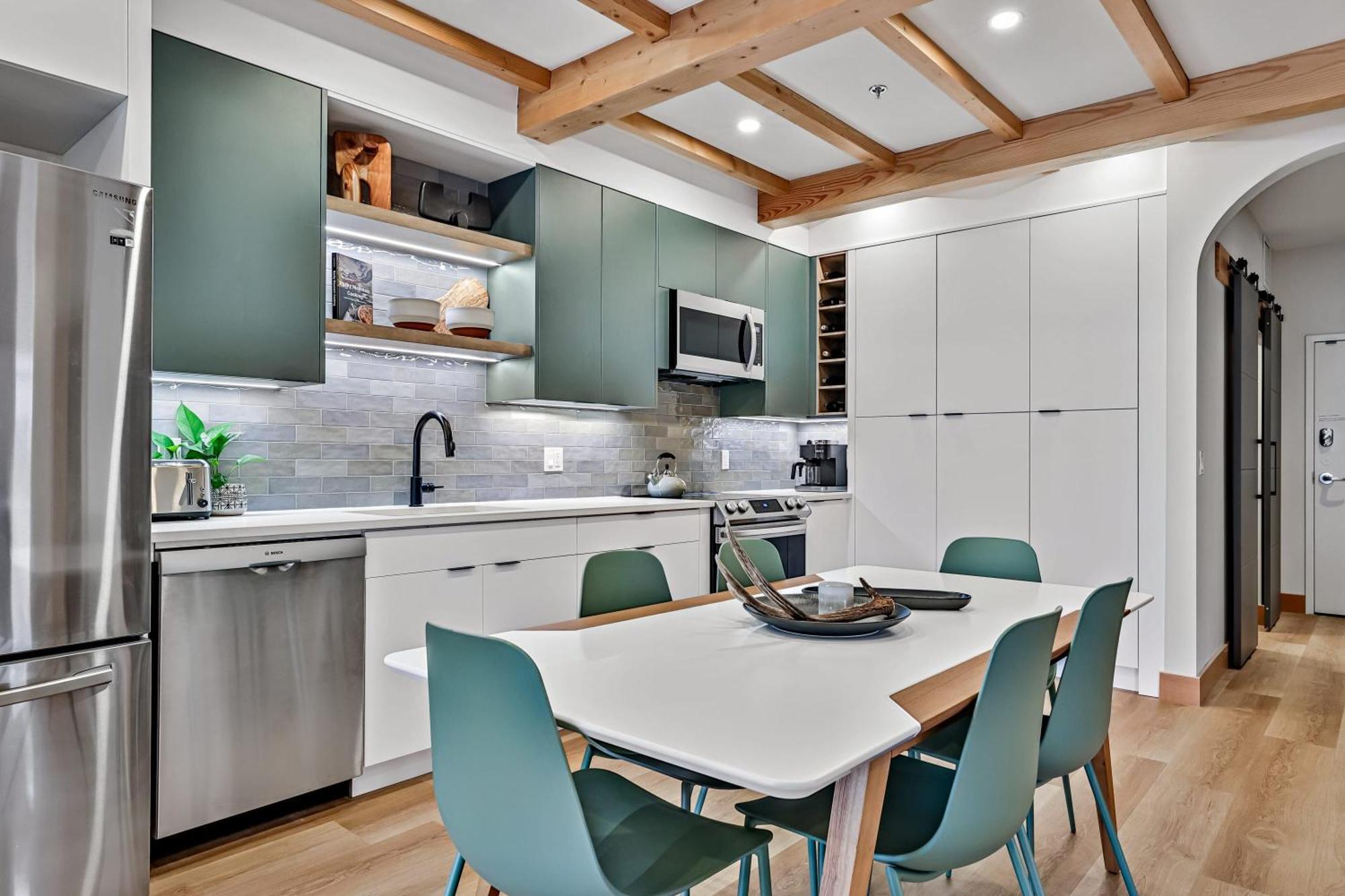 Ravens Crest Lodge - Stunning Views Perfectly Located On Main Street Canmore Luaran gambar