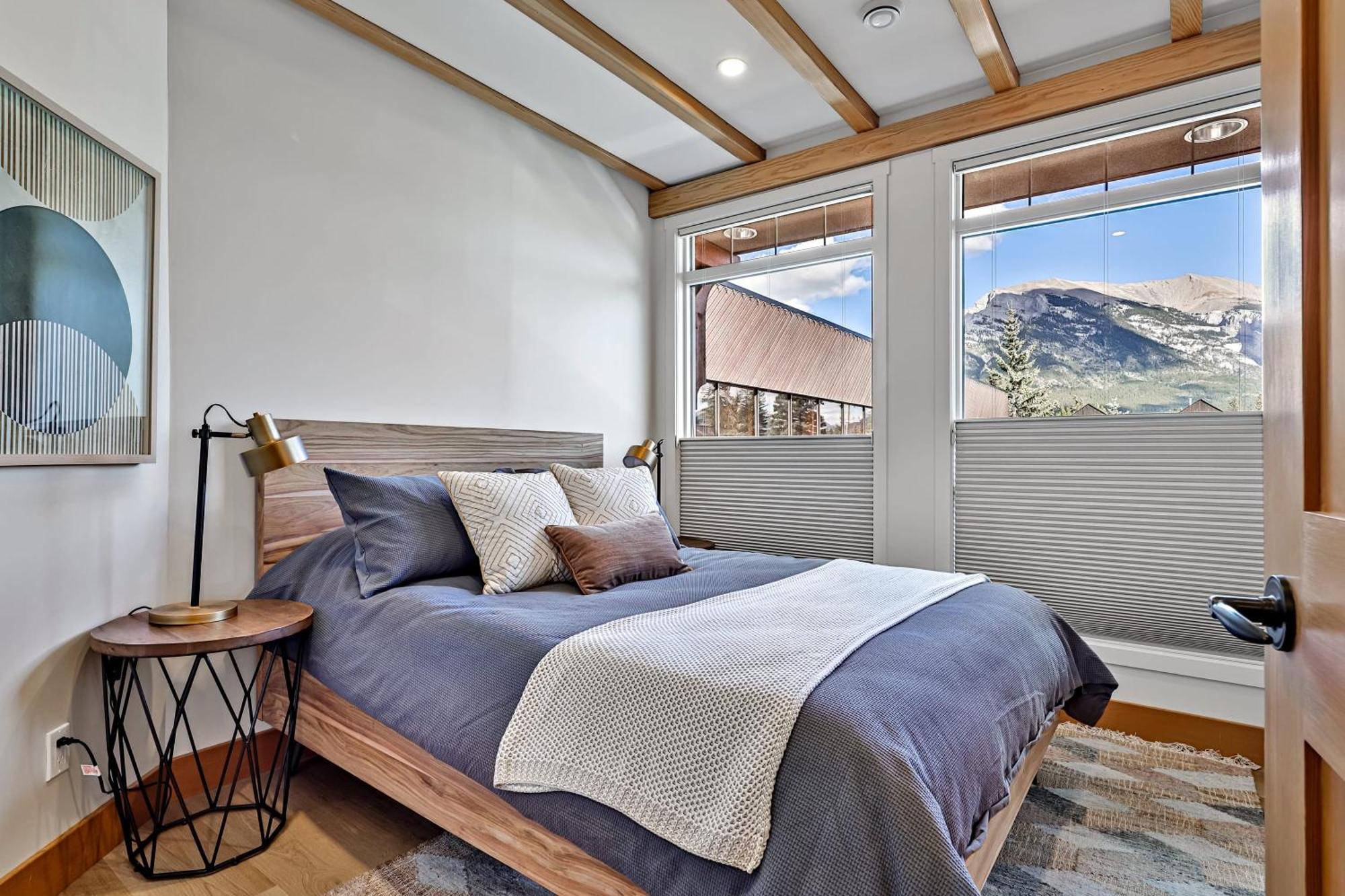Ravens Crest Lodge - Stunning Views Perfectly Located On Main Street Canmore Luaran gambar