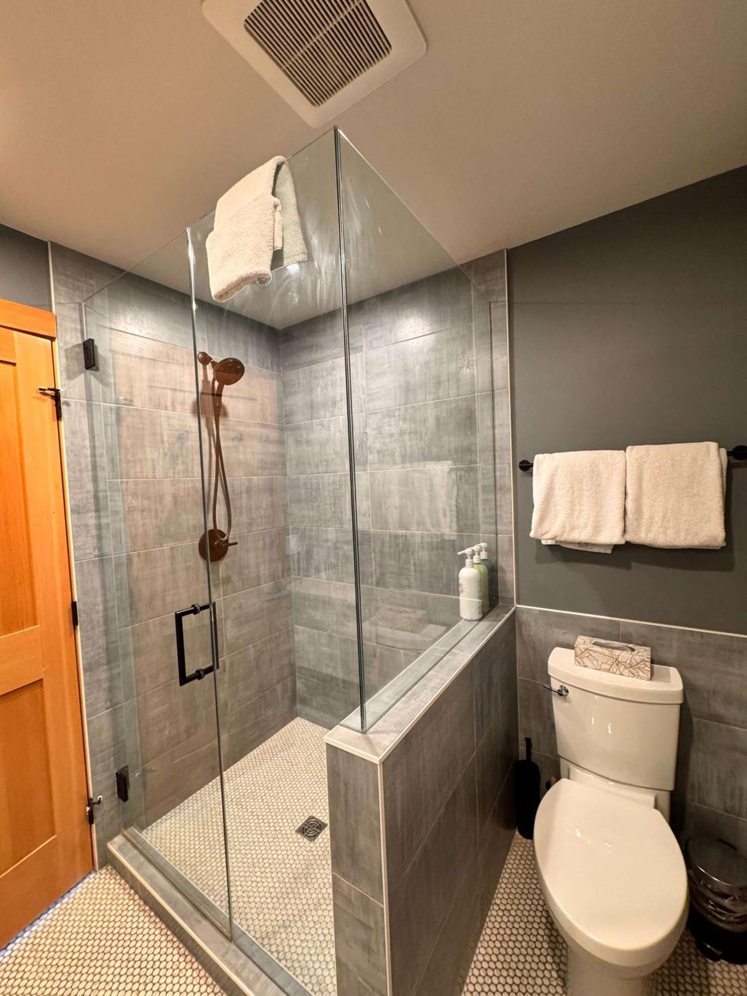 Ravens Crest Lodge - Stunning Views Perfectly Located On Main Street Canmore Luaran gambar